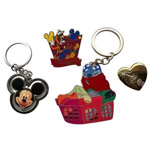 Disney Keychains Trading Pins 4 Collectible Mickey‎ Mouse Disneyland Pluto Goofy